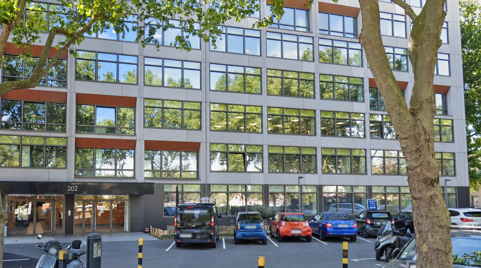 Immeuble de bureaux — Photographie retouchée